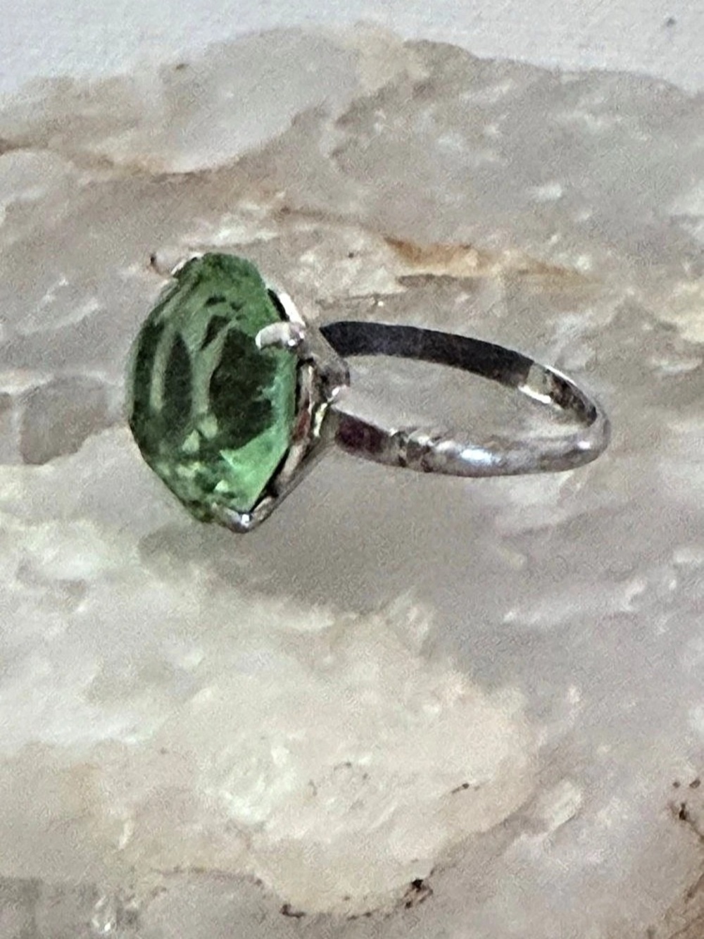 Vintage Minimalist Sterling Silver Mint Green Solitaire Statement Ring size 6